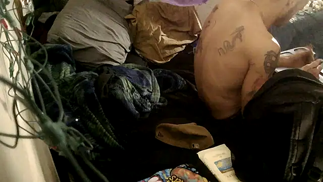 Snapshot of TheOneYouLove69 chatting on 04/21/26, 08:12 TheOneYouLove69 online show from 04/21/26, 08:12