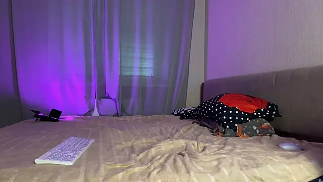 Snapshot of weshycouple chatting on 11/10/25, 07:24 weshycouple online show from 11/10/25, 07:24