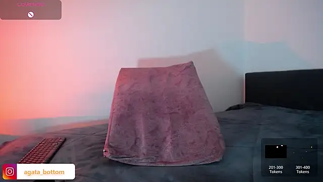 NewAgatha Bolton online show from 11/12/25, 05:35