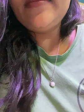 Snapshot of HaaniKaur chatting on 01/05/25, 05:09 HaaniKaur online show from 01/05/25, 05:09