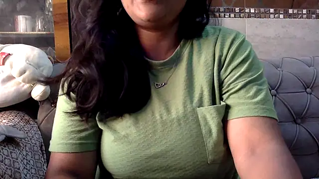 Snapshot of HaaniKaur chatting on 04/01/26, 07:42 HaaniKaur online show from 04/01/26, 07:42