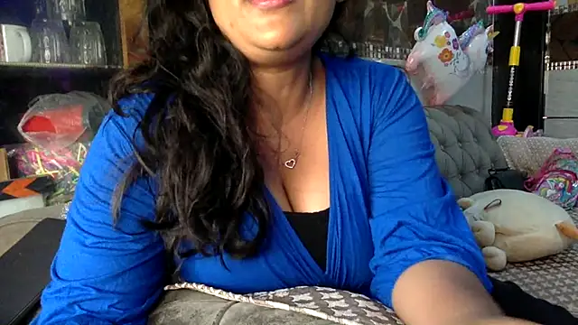 Snapshot of HaaniKaur chatting on 05/06/26, 07:35 HaaniKaur online show from 05/06/26, 07:35