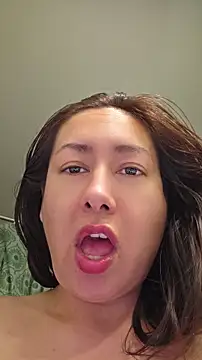 Snapshot of xLadyScarlettx chatting on 06/10/26, 04:01 xLadyScarlettx online show from 06/10/26, 04:01