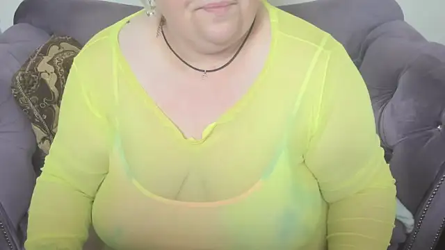 Snapshot of fashiona chatting on 02/15/26, 12:51 fashiona online show from 02/15/26, 12:51