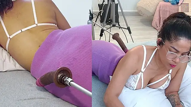 Snapshot of sara_smith45 chatting on 03/25/26, 10:43 sara smith45 online show from 03/25/26, 10:43