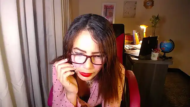 Snapshot of danielle_rose_1 chatting on 03/05/26, 02:02 danielle rose 1 online show from 03/05/26, 02:02