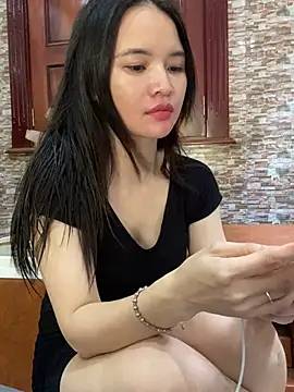Snapshot of LiLi-Kirix99 chatting on 06/14/26, 02:24 LiLi-Kirix99 online show from 06/14/26, 02:24
