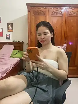 Snapshot of LiLi-Kirix99 chatting on 07/15/26, 03:06 LiLi-Kirix99 online show from 07/15/26, 03:06
