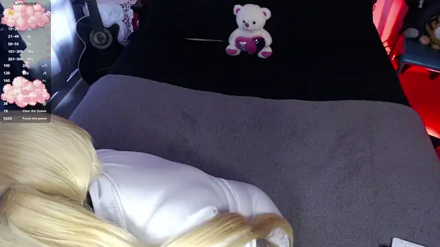 Snapshot of Theprojectsaraa chatting on 03/05/25, 06:45 Theprojectsaraa online show from 03/05/25, 06:45