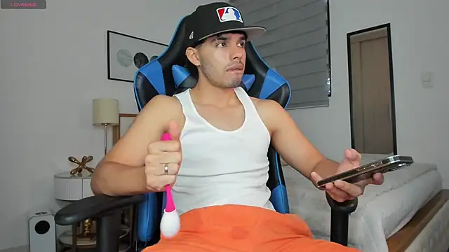 Snapshot of mateoleonee chatting on 12/03/24, 07:00 mateoleonee online show from 12/03/24, 07:00