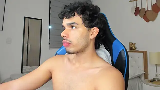 Snapshot of mateoleonee chatting on 01/02/25, 01:17 mateoleonee online show from 01/02/25, 01:17