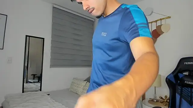 Snapshot of mateoleonee chatting on 01/11/25, 03:55 mateoleonee online show from 01/11/25, 03:55