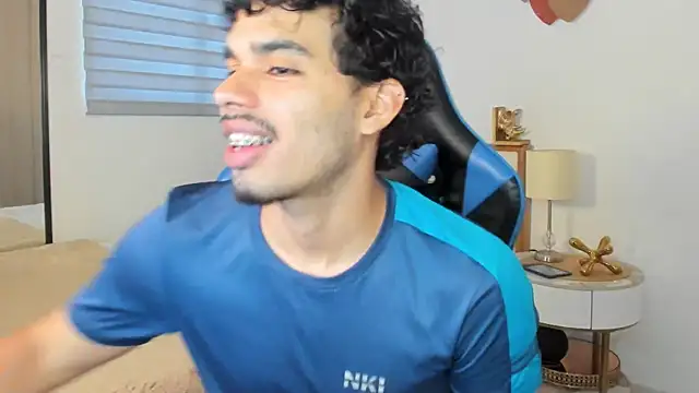 Snapshot of mateoleonee chatting on 01/14/25, 08:15 mateoleonee online show from 01/14/25, 08:15