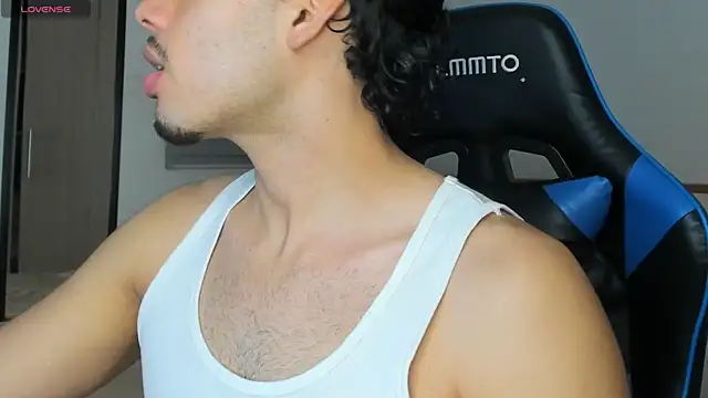 Snapshot of mateoleonee chatting on 01/19/25, 12:38 mateoleonee online show from 01/19/25, 12:38