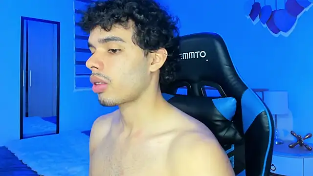 Snapshot of mateoleonee chatting on 02/07/25, 02:19 mateoleonee online show from 02/07/25, 02:19