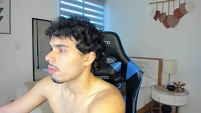 Snapshot of mateoleonee chatting on 02/17/25, 08:26 mateoleonee online show from 02/17/25, 08:26