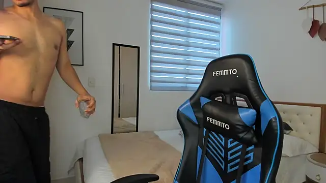 Snapshot of mateoleonee chatting on 02/18/25, 03:43 mateoleonee online show from 02/18/25, 03:43