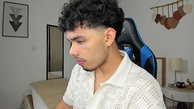 Snapshot of mateoleonee chatting on 02/23/25, 12:41 mateoleonee online show from 02/23/25, 12:41