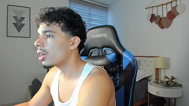 Snapshot of mateoleonee chatting on 03/05/25, 08:00 mateoleonee online show from 03/05/25, 08:00