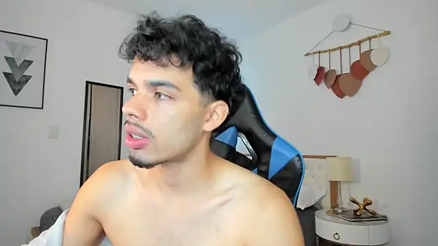 Snapshot of mateoleonee chatting on 03/07/25, 01:51 mateoleonee online show from 03/07/25, 01:51