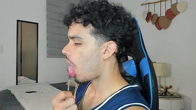 Snapshot of mateoleonee chatting on 03/13/25, 11:59 mateoleonee online show from 03/13/25, 11:59