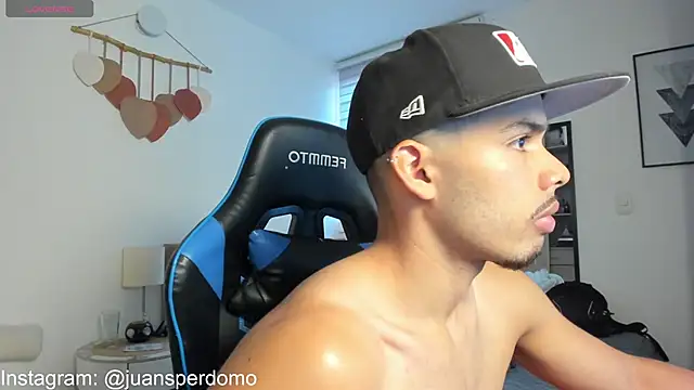 Snapshot of mateoleonee chatting on 09/12/25, 07:47 mateoleonee online show from 09/12/25, 07:47