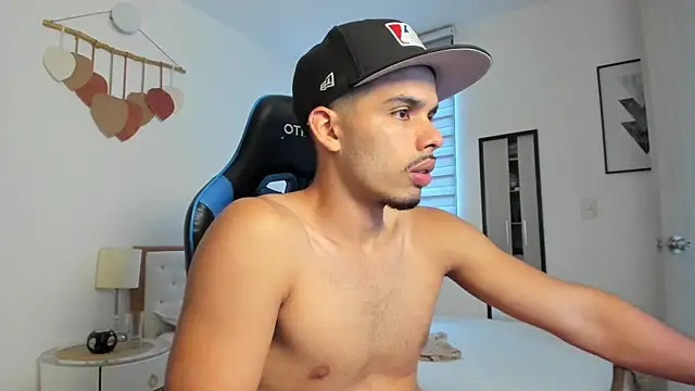 Snapshot of mateoleonee chatting on 09/18/25, 06:21 mateoleonee online show from 09/18/25, 06:21