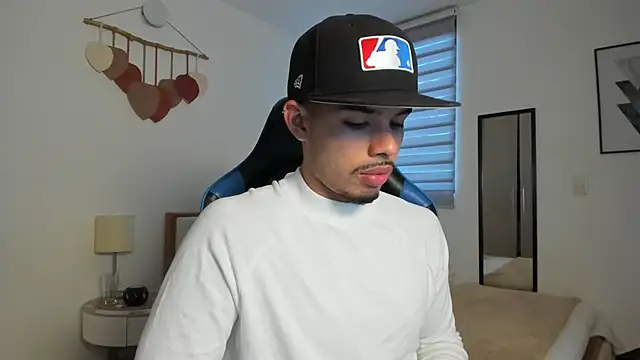 Snapshot of mateoleonee chatting on 09/22/25, 06:43 mateoleonee online show from 09/22/25, 06:43