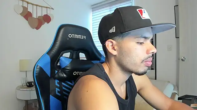 Snapshot of mateoleonee chatting on 09/24/25, 06:11 mateoleonee online show from 09/24/25, 06:11