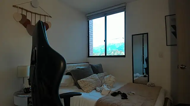 Snapshot of mateoleonee chatting on 09/25/25, 09:29 mateoleonee online show from 09/25/25, 09:29