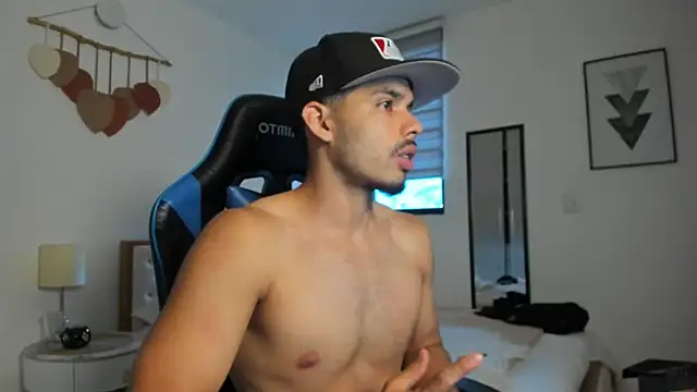 Snapshot of mateoleonee chatting on 09/29/25, 07:30 mateoleonee online show from 09/29/25, 07:30