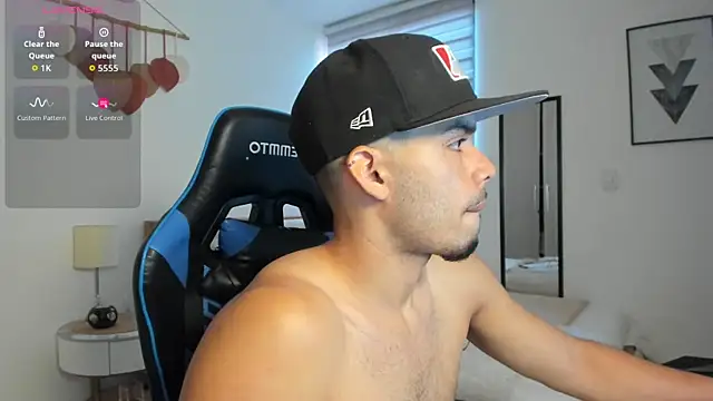 Snapshot of mateoleonee chatting on 10/02/25, 03:41 mateoleonee online show from 10/02/25, 03:41