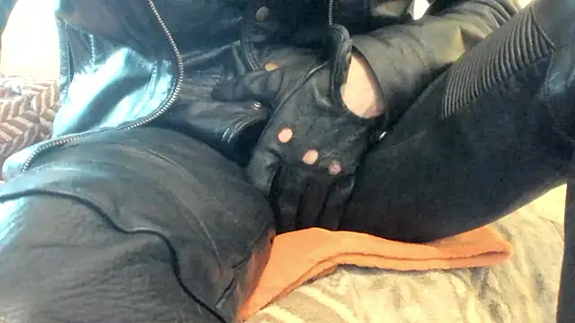 Snapshot of leatherz69 chatting on 04/03/26, 02:15 leatherz69 online show from 04/03/26, 02:15