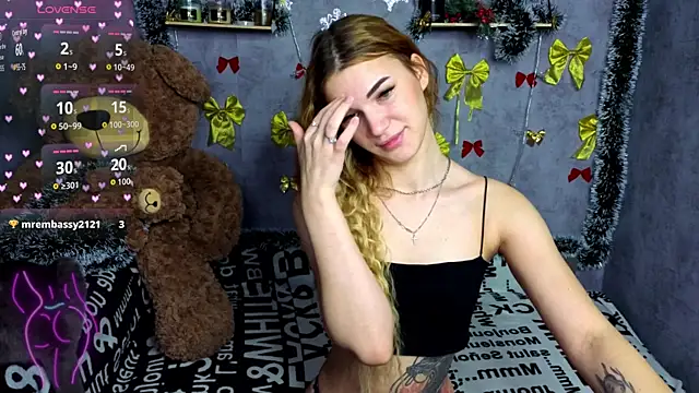 Hellen Moore online show from 12/17/25, 12:38