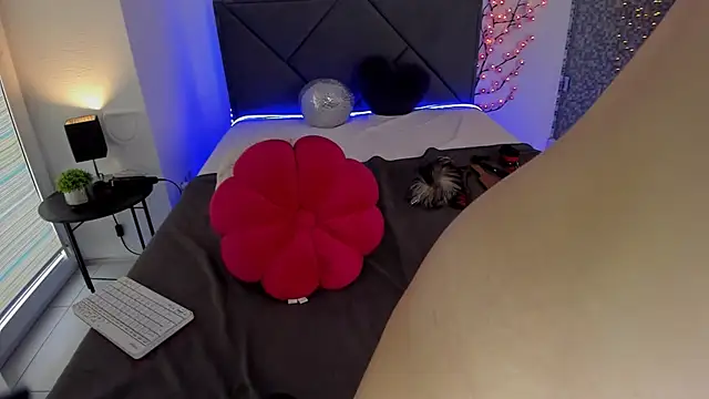 CassieEvans online show from 10/11/25, 05:50