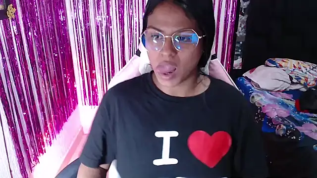 SweetAlmaa online show from 04/15/26, 07:58