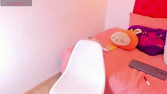 Snapshot of Ema_Stone65 chatting on 12/19/24, 07:51 Ema Stone65 online show from 12/19/24, 07:51