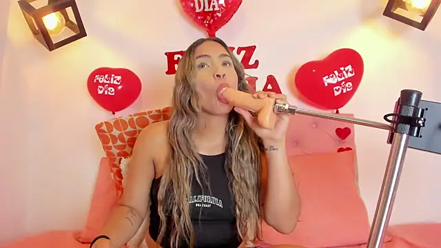 Snapshot of Ema_Stone65 chatting on 02/15/25, 11:03 Ema Stone65 online show from 02/15/25, 11:03