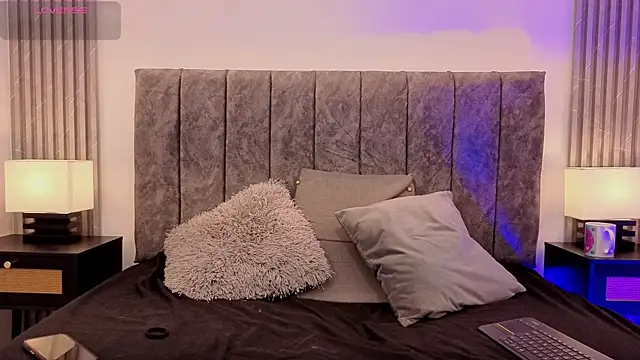 Snapshot of Ema_Stone65 chatting on 09/17/25, 09:16 Ema Stone65 online show from 09/17/25, 09:16