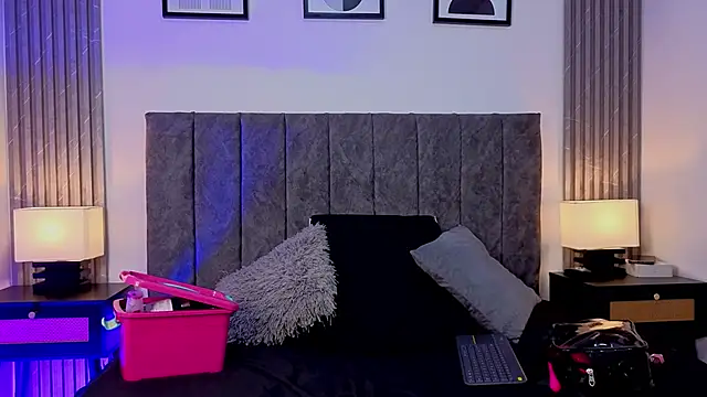 Snapshot of Ema_Stone65 chatting on 09/23/25, 10:24 Ema Stone65 online show from 09/23/25, 10:24