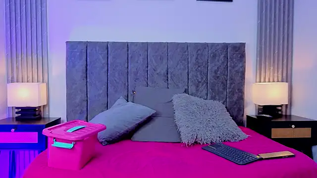 Snapshot of Ema_Stone65 chatting on 10/04/25, 10:30 Ema Stone65 online show from 10/04/25, 10:30