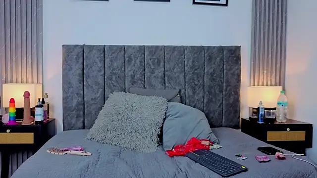 Snapshot of Ema_Stone65 chatting on 10/17/25, 10:01 Ema Stone65 online show from 10/17/25, 10:01