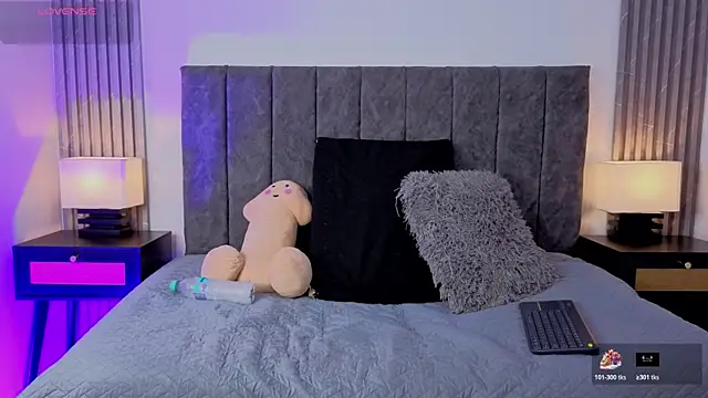 Snapshot of Ema_Stone65 chatting on 10/24/25, 10:17 Ema Stone65 online show from 10/24/25, 10:17