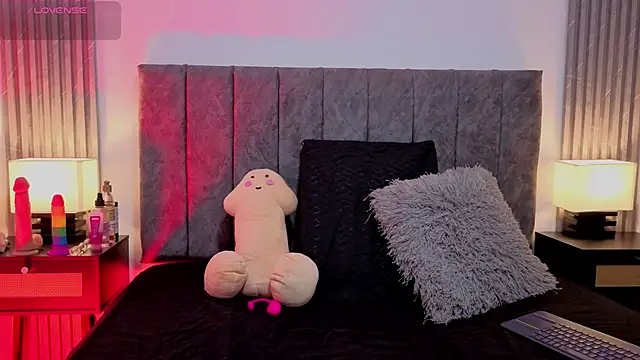 Snapshot of Ema_Stone65 chatting on 10/27/25, 08:13 Ema Stone65 online show from 10/27/25, 08:13