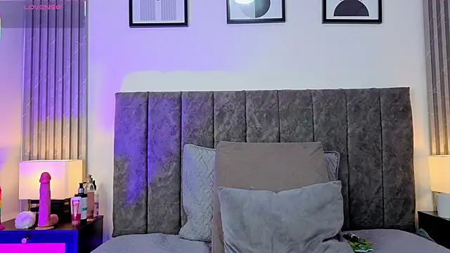 Snapshot of Ema_Stone65 chatting on 11/11/25, 10:10 Ema Stone65 online show from 11/11/25, 10:10