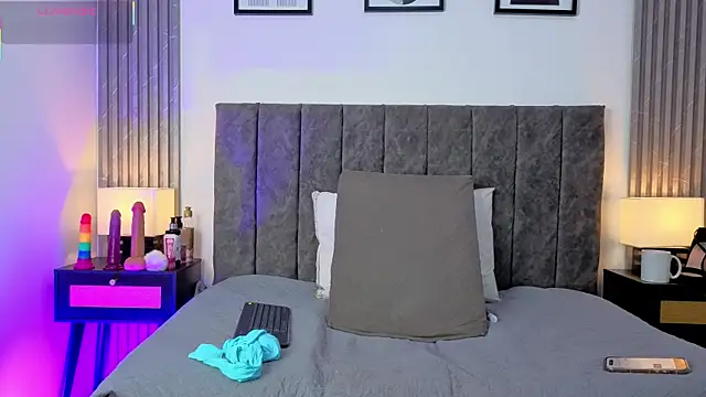 Snapshot of Ema_Stone65 chatting on 11/15/25, 09:32 Ema Stone65 online show from 11/15/25, 09:32