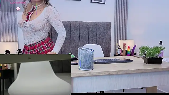 Snapshot of Ema_Stone65 chatting on 12/03/25, 10:08 Ema Stone65 online show from 12/03/25, 10:08