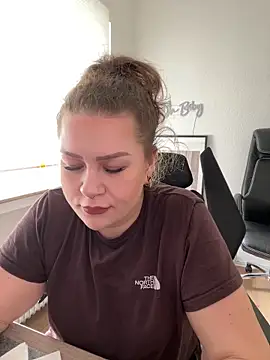 Snapshot of Fancy-Francy chatting on 03/05/25, 10:33 Fancy-Francy online show from 03/05/25, 10:33