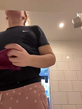 Snapshot of Fancy-Francy chatting on 03/06/25, 10:30 Fancy-Francy online show from 03/06/25, 10:30