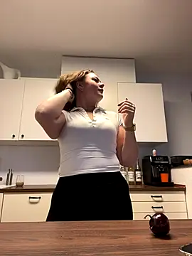 Snapshot of Fancy-Francy chatting on 11/25/25, 01:33 Fancy-Francy online show from 11/25/25, 01:33